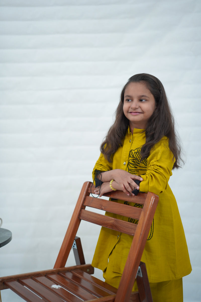 Girls Khaddar Hand Embroided Co-ord Set 2pc - Light Olive